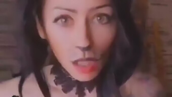 Sexi Španielska Milf V Kostýme S Halloweenskou Tematikou